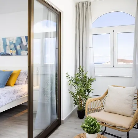 아파트 Castle Harbour 아로나