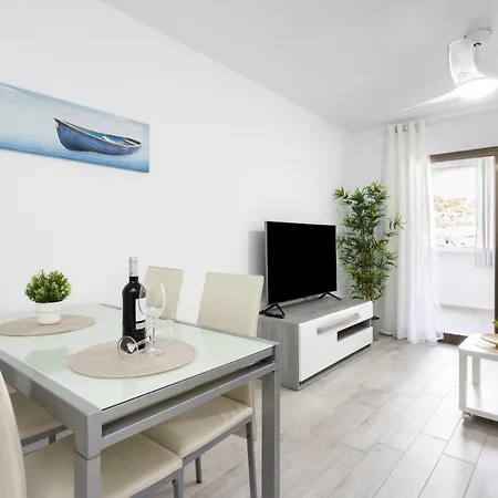 아파트 Castle Harbour 아로나